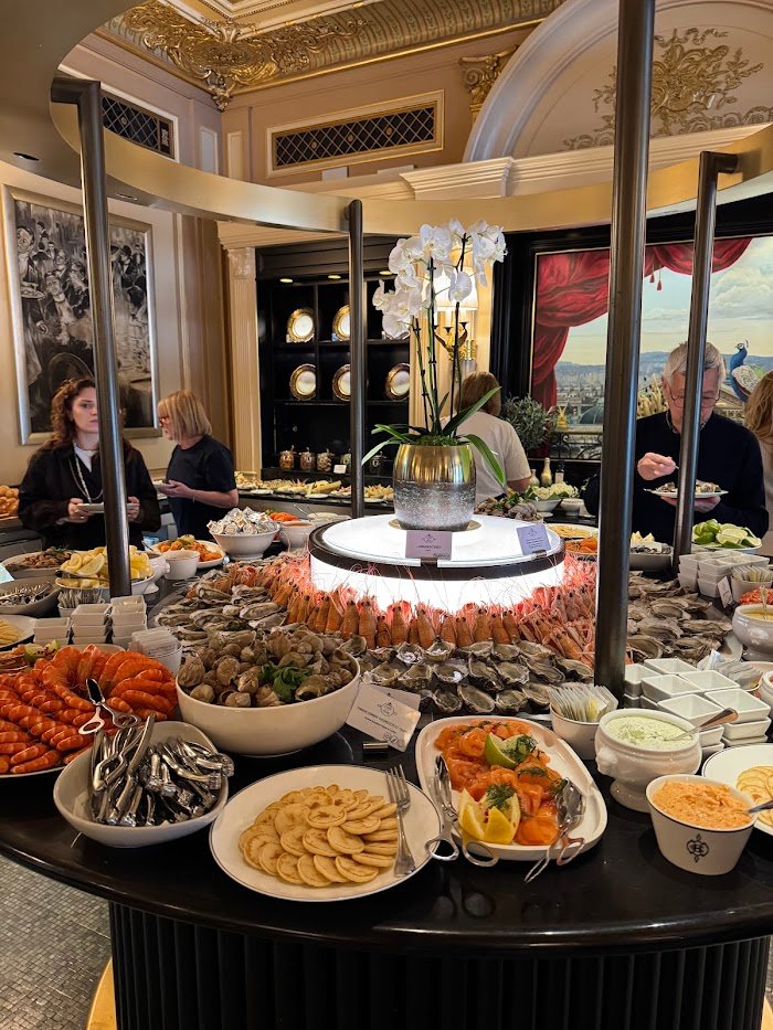 À quoi s'attendre au Café de la Paix à Paris, France : Expériences honnêtes de clients