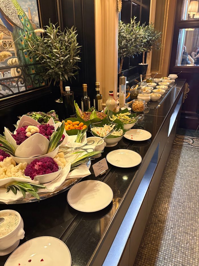 À quoi s'attendre au Café de la Paix à Paris, France : Expériences honnêtes de clients