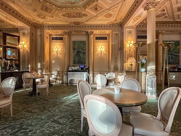 À quoi s'attendre au Café de la Paix à Paris, France : Expériences honnêtes de clients