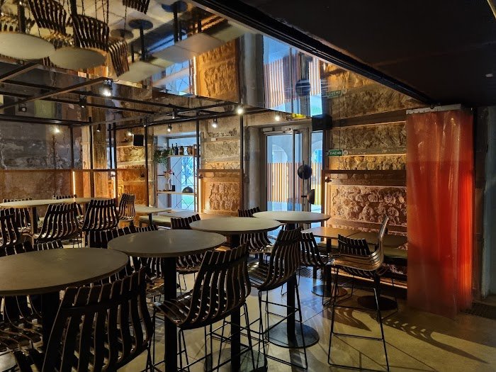 Avis Honnête sur Café A à Paris, France : Ce qu'il Faut Savoir Avant Votre Visite