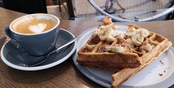Dans les Coulisses de Le Peloton Café à Paris : Avis Honnête et Saveurs Inoubliables