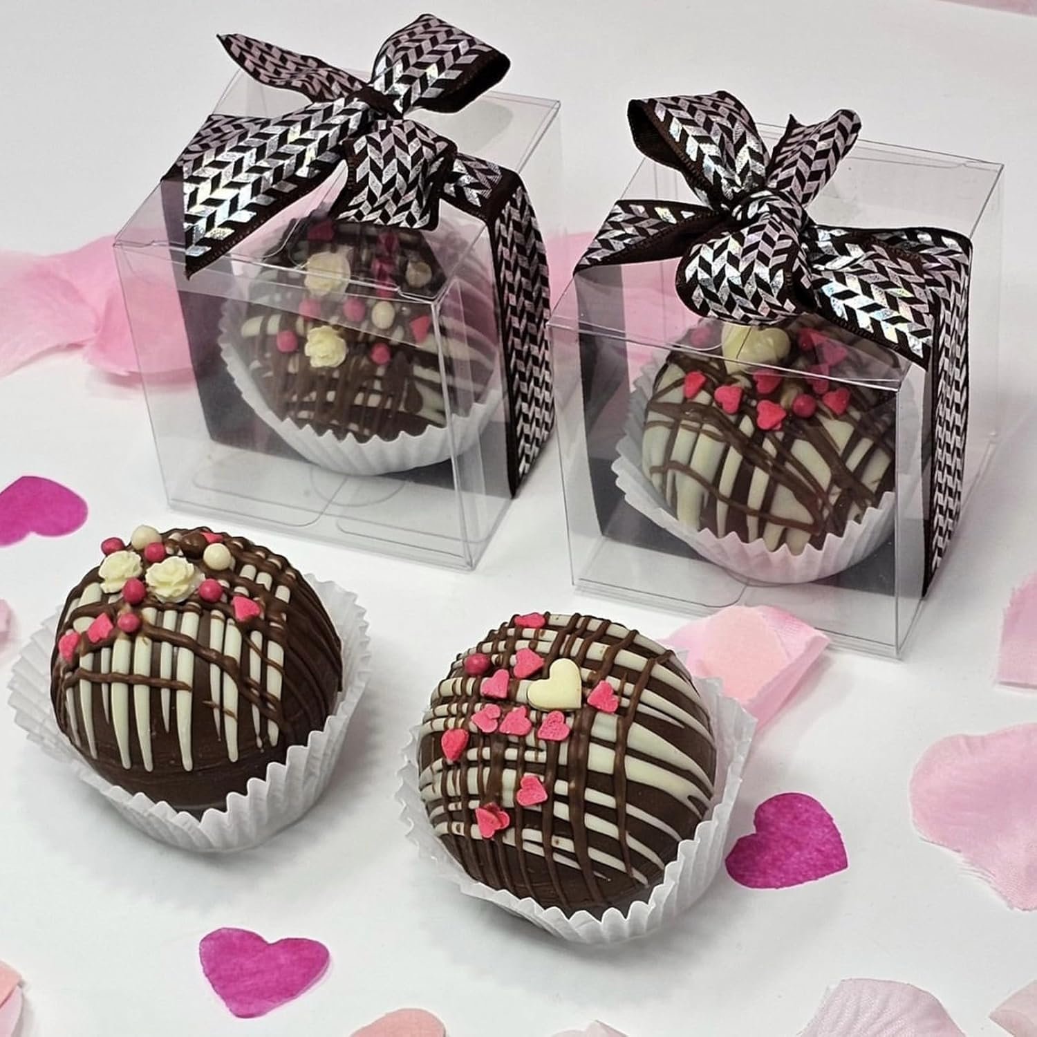 Grossiste Pack de 100 Boîtes Transparentes 3x3x3 Pouces Fabricant pour Bombes Chocolat Chaud / Petits Cadeaux / Pâtisserie / Fraises / Cupcakes / Charcuterie / Faveurs Noël Marque Blanche Grossiste Pack de 100 Boîtes Transparentes 3x3x3 Pouces Fabricant pour Bombes Chocolat Chaud / Petits Cadeaux / Pâtisserie / Fraises / Cupcakes / Charcuterie / Faveurs Noël Marque Blanche