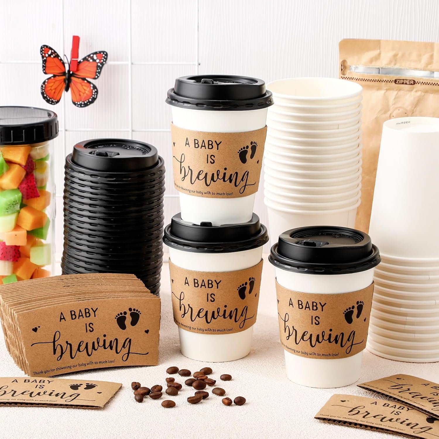 Grossiste 50 ensembles gobelets à café 12 oz « A Baby's is Brewing » pour baby shower avec couvercles et manches papier jetables logo personnalisé fournisseur Grossiste 50 ensembles gobelets à café 12 oz « A Baby's is Brewing » pour baby shower avec couvercles et manches papier jetables logo personnalisé fournisseur