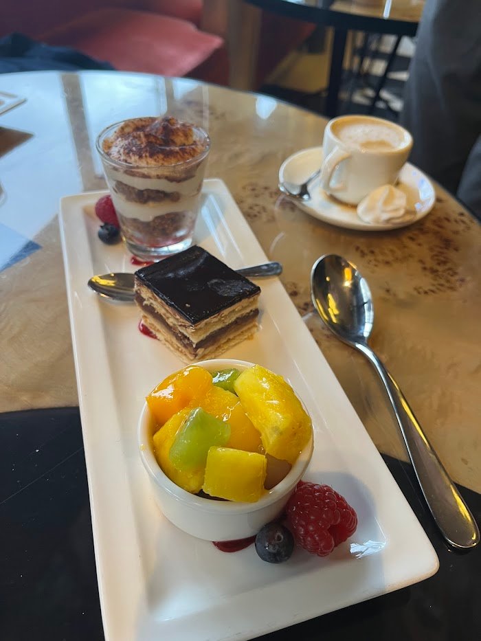 Ce qu'il faut savoir sur Café Français à Paris, France avant votre visite : Avis honnête