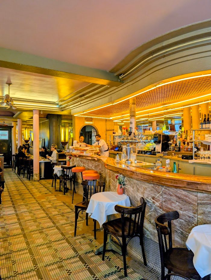 Un zoom sur la scène café à Paris, France : Expériences chez Café des Deux Moulins