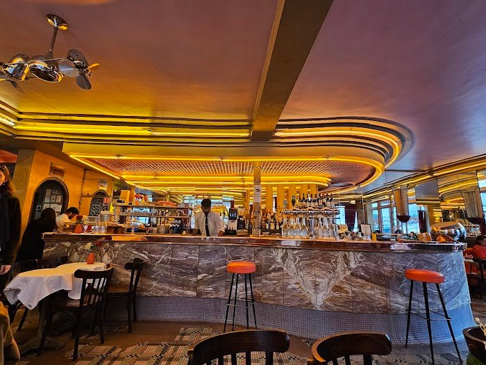 Un zoom sur la scène café à Paris, France : Expériences chez Café des Deux Moulins