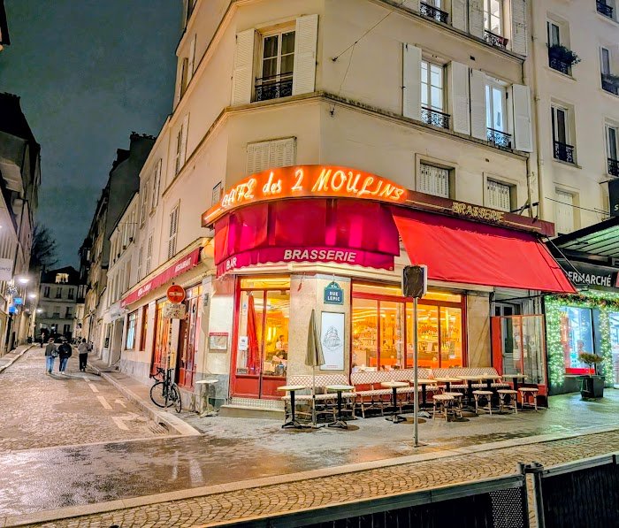 Un zoom sur la scène café à Paris, France : Expériences chez Café des Deux Moulins