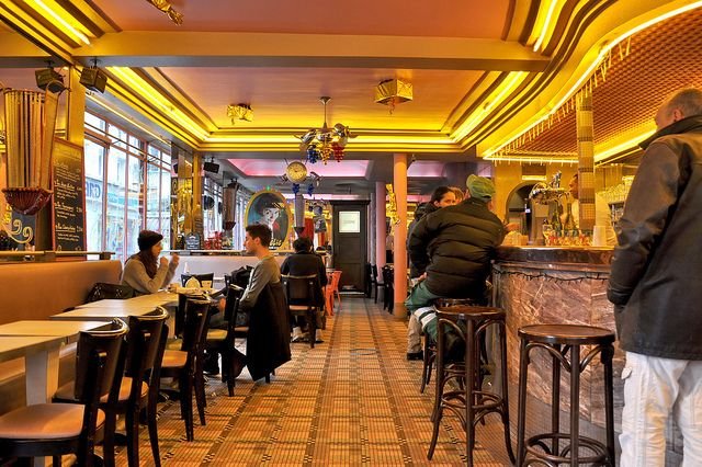 Un zoom sur la scène café à Paris, France : Expériences chez Café des Deux Moulins