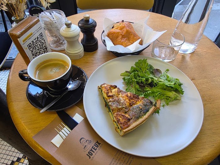 Découvrez Café Joyeux à Paris, France : Avis honnête et à quoi s'attendre Découvrez Café Joyeux à Paris, France : Avis honnête et à quoi s'attendre