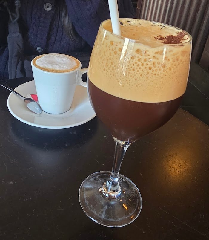 Un zoom sur la scène café à Paris : Expériences au Café Palais Royal