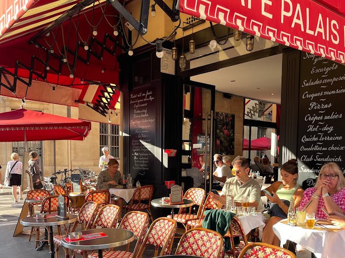 Un zoom sur la scène café à Paris : Expériences au Café Palais Royal