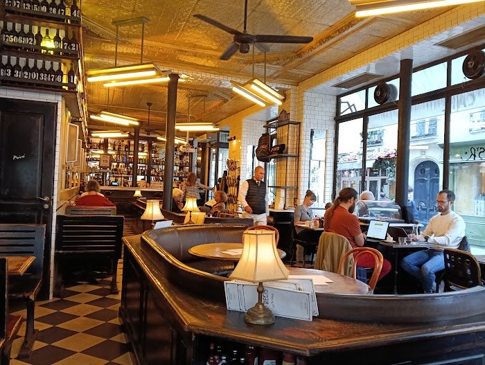 Ce qu'il faut savoir sur Le Saint-Regis - Paris à Paris, France : Avis d'expert sur ce café incontournable