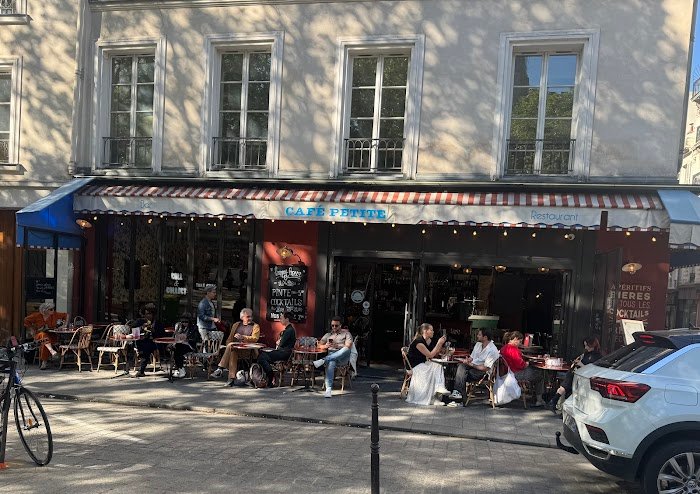 Dans les Coulisses de Café Petite à Paris, France : Avis Honnête et Incontournable