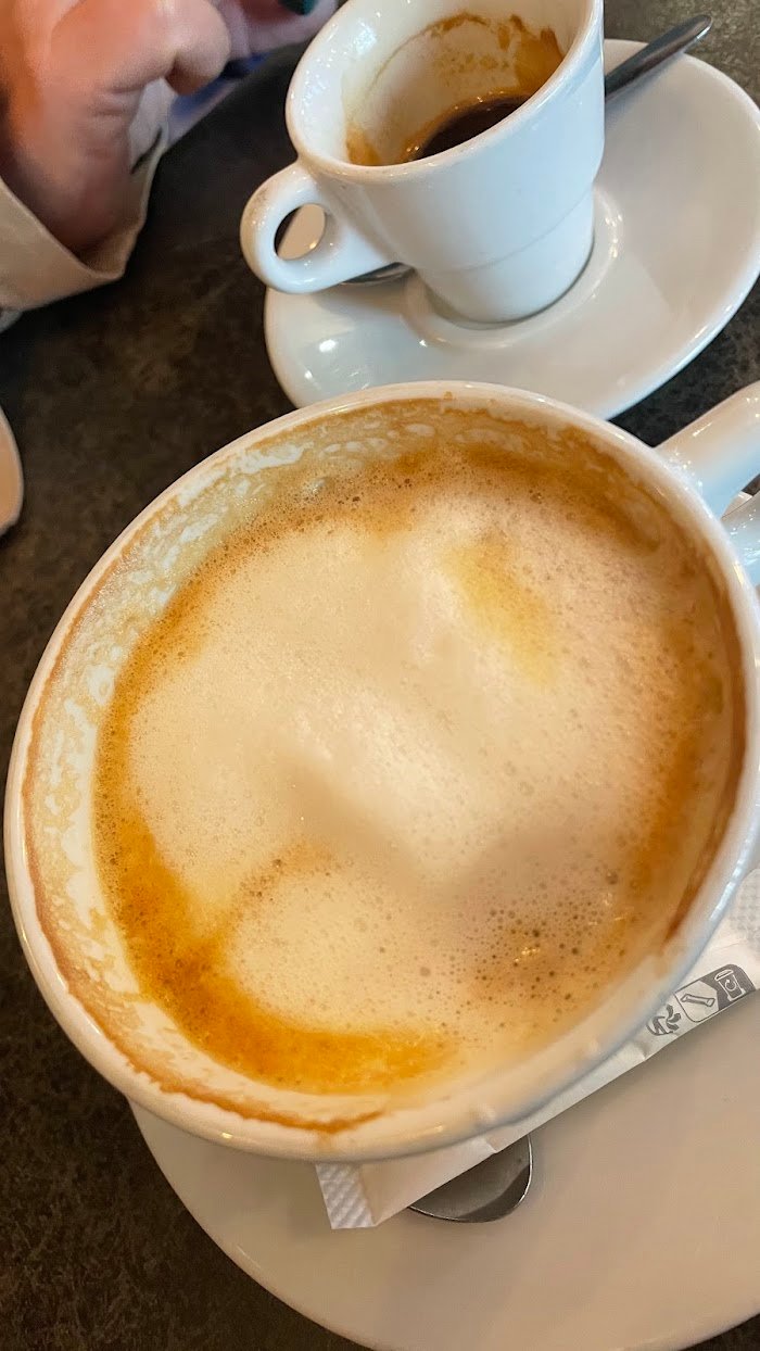 Dans les Coulisses de Café Petite à Paris, France : Avis Honnête et Incontournable
