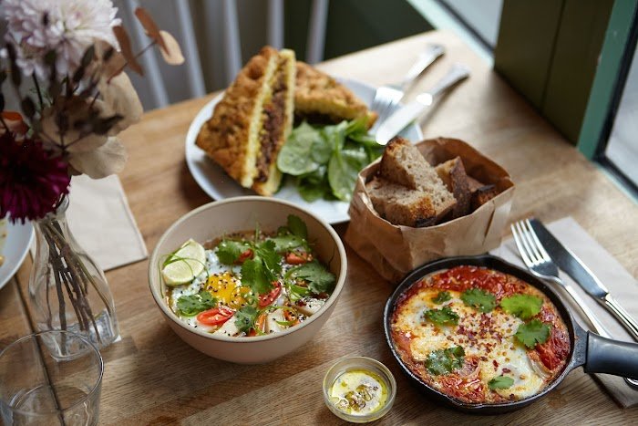 Un zoom sur la scène café à Paris : Expériences chez Café Méricourt