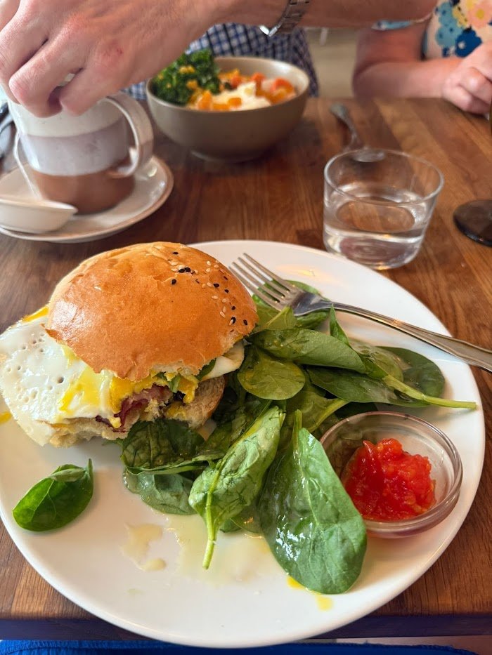 Un zoom sur la scène café à Paris : Expériences chez Café Méricourt