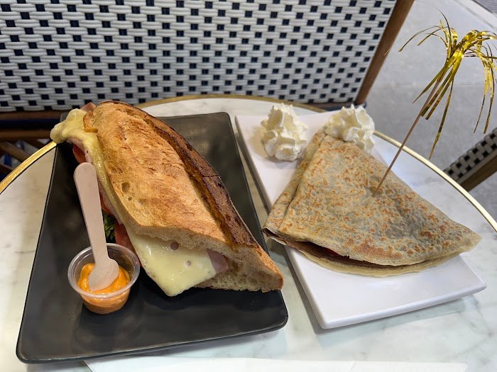 Un zoom sur la scène café à Paris, France : Expériences chez Crêperie Arty Caffé - Restaurant à Paris