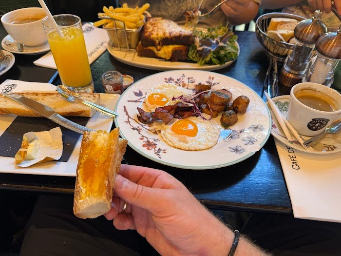 Avis honnête sur Le Café de Paris Friedland à Paris : À quoi s'attendre dans ce café d'exception