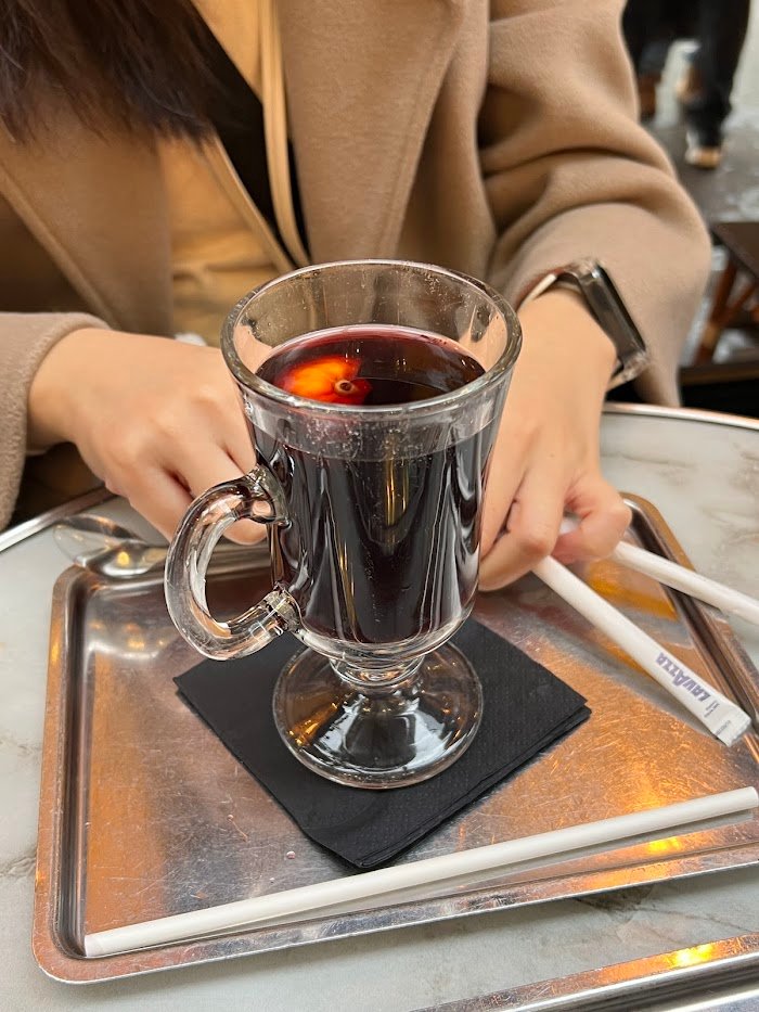 Avis honnête sur Le Café de Paris Friedland à Paris : À quoi s'attendre dans ce café d'exception